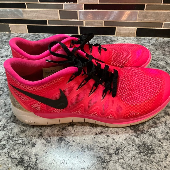 Nike Free 5.0 Black Polarized Pink Running Shoes 642199-603 Women's Size 9.5 - Picture 3 of 6